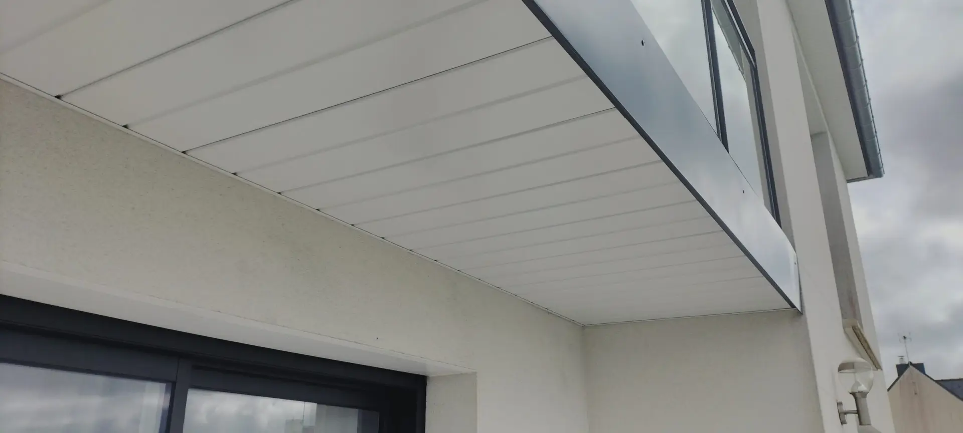 sous-face aluminium Dal'Alu Caraïbes débord toiture Guadeloupe